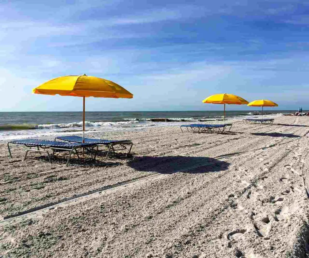 beaches in Tampa: Madeira Beach